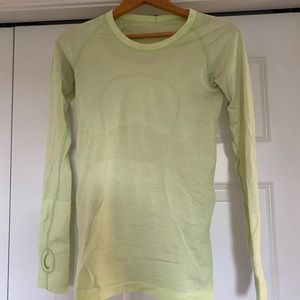 lulu lemon long sleeve size 4